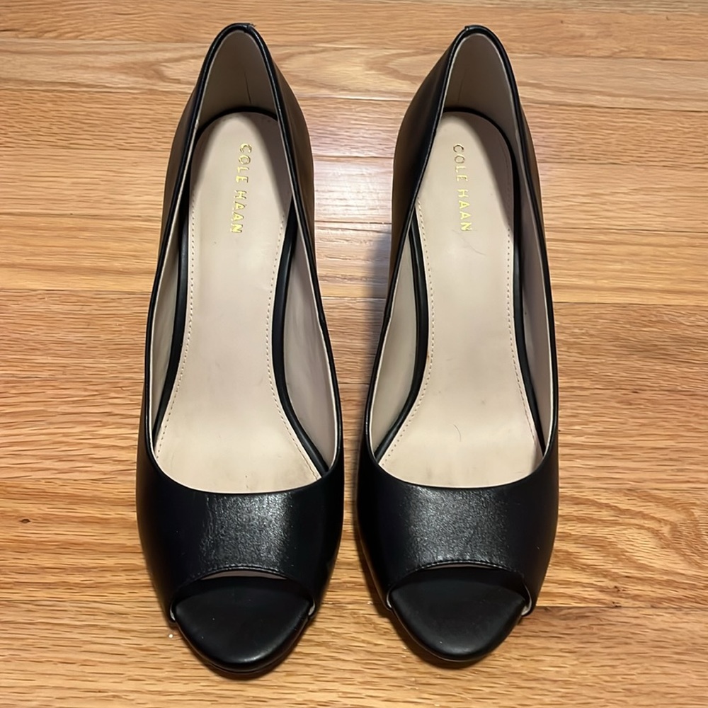Cole Haan Harlow open toe pump size 9 Like new